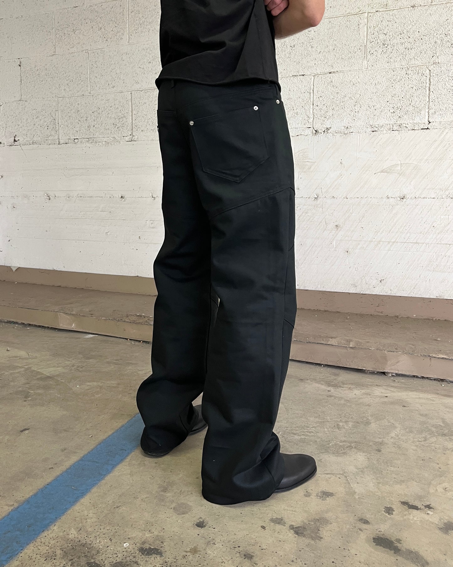 “RAW BOOTCUT JEANS”        (Pure Black)
