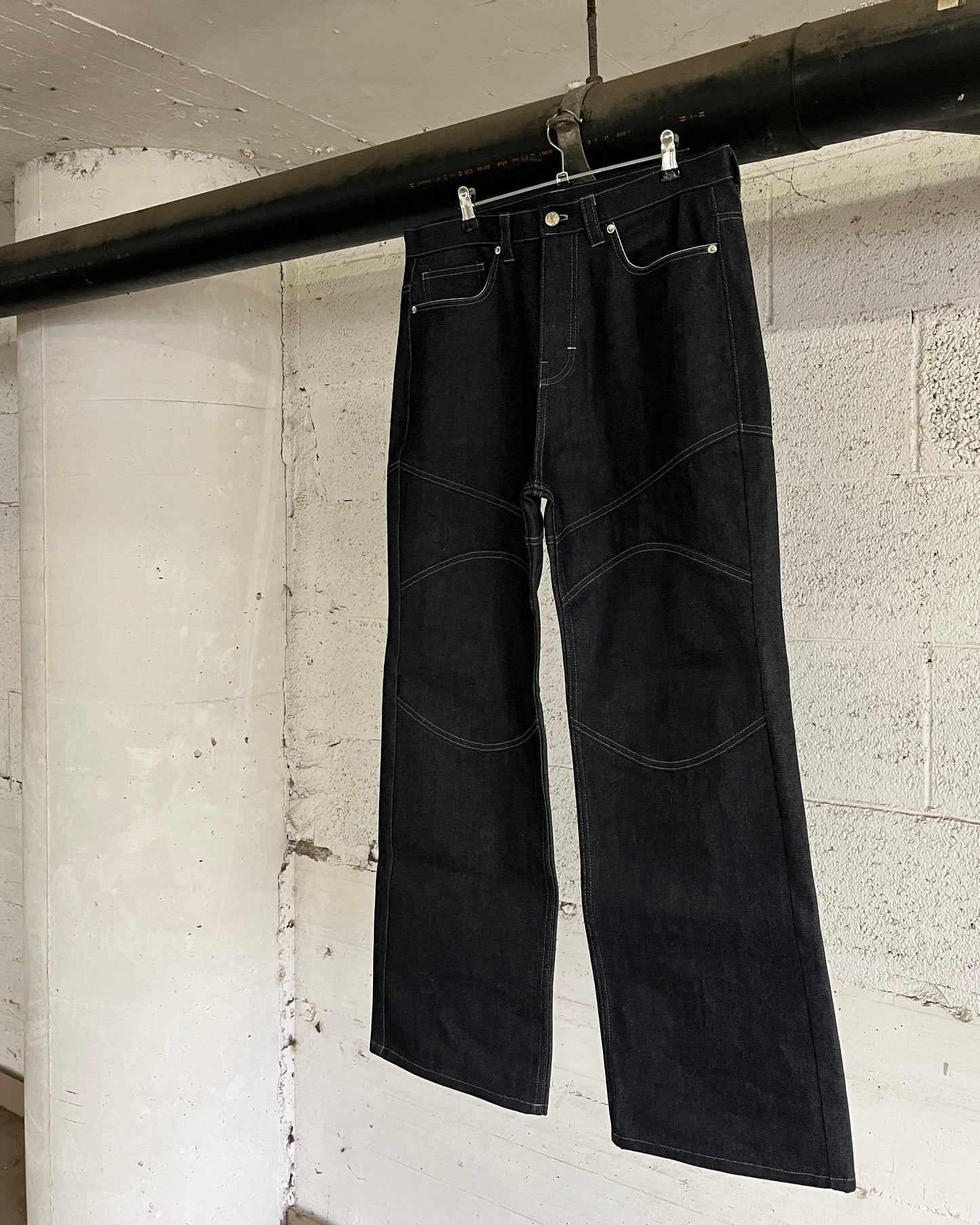 “RAW BOOTCUT JEANS” (Blue)