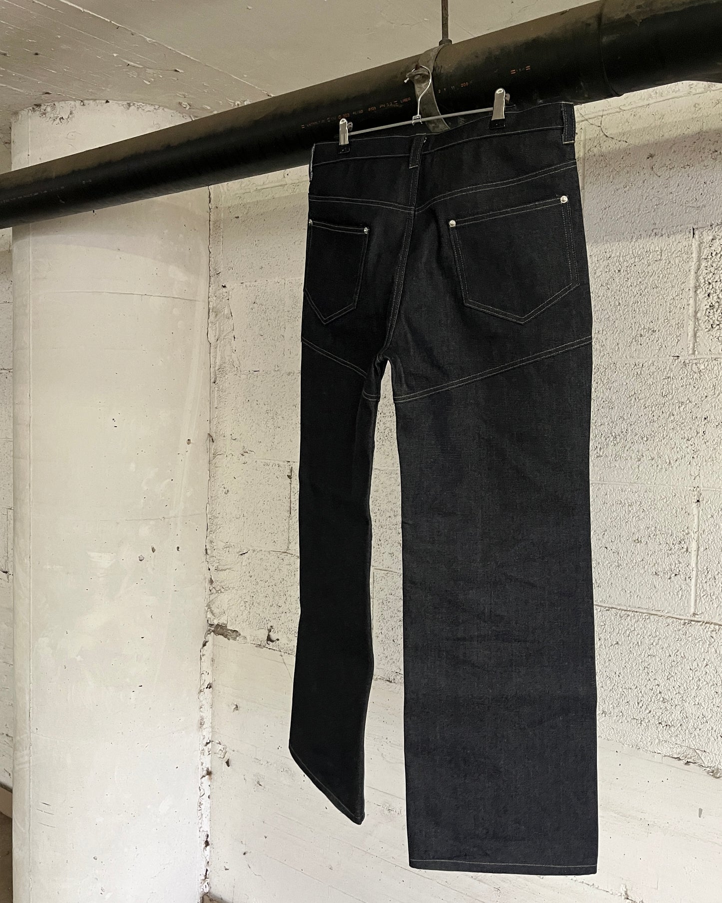 “RAW BOOTCUT JEANS” (Blue)